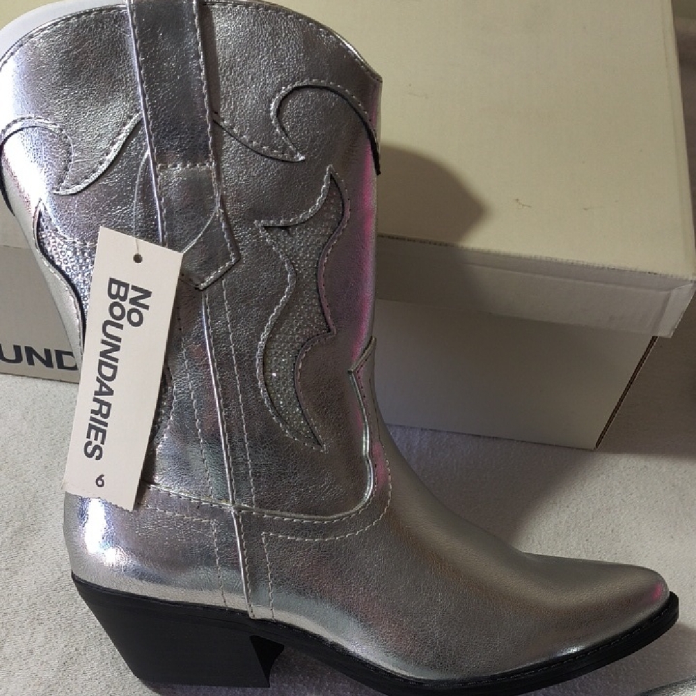 No Boundaries Metallic Silver Western Boots